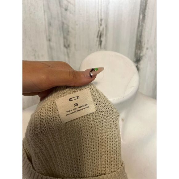 Tan sweater - Picture 5 of 6